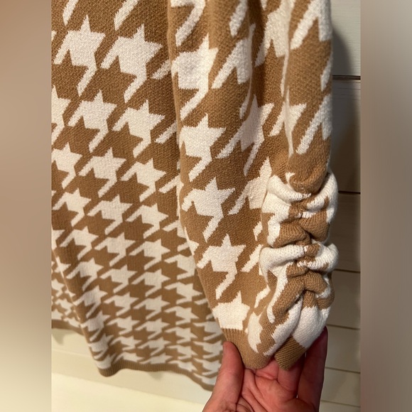 LOFT Houndstooth ruched sleeve sweater tee, size S - Picture 2 of 5